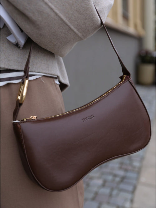 Basal glossy structure hardware veske - cocoa by HVISK - Tilbehør. 1+lagerJekta, 1+lagerMoa, 1+lagerSirkus, 1+lagerStrømmen, 1+lagerTriaden, 1+lagerTrondheimTorg, 2026, 2601, Bags, Brando, brando-no, Dame, opprettetsiste2måneder, Pentøy, Publisert, SHLP, YGroup_basalglossystructurehardwareveske