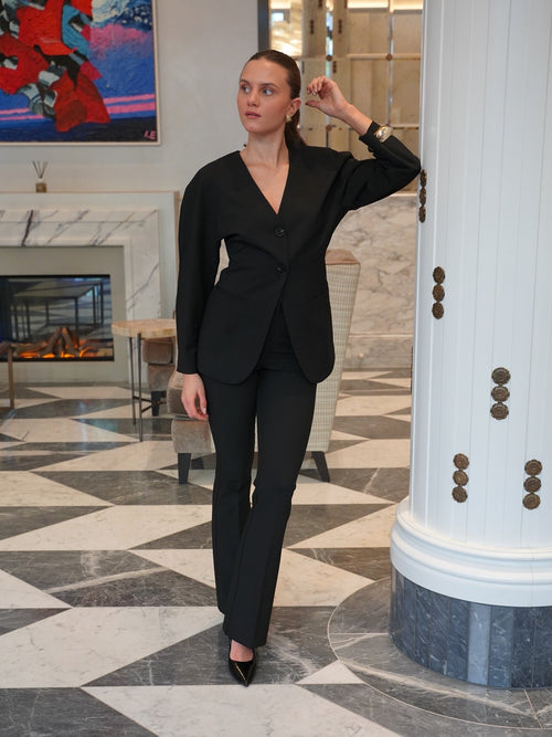 Suzi structured blazer - black by Helene Studios - Blazer. 2026, 2603, ansattrabatt, Brando, brando-no, Dame, Outerwear, Pentøy, Publisert, Rabattkode, SHLP