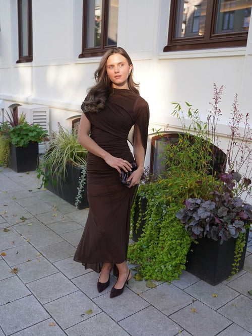 Allegra kjole - brown by Helene Studios - Kjoler. 1+lagerHovedlager, 1+lagerJekta, 1+lagerSirkus, 1+lagerStrømmen, 1+lagerTrondheimTorg, 2026, 2604, ansattrabatt, Brando, brando-no, Dame, Dresses, Pentøy, Publisert, Rabattkode, SHLP, YGroup_allegrakjole