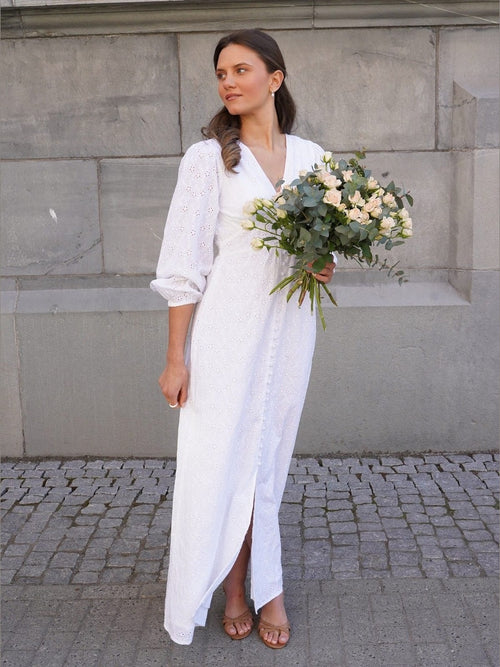 Lilith maxi kjole - white by Noella - Kjoler. 1+lagerJekta, 1+lagerSirkus, 1+lagerStrømmen, 1+lagerTriaden, 1+lagerTrondheimTorg, 2026, 2602, Aldrihattlager, ansattrabatt, Brando, brando-no, Dame, Dresses, mottatt30dager, Nyhet, Pentøy, Publisert, Rabattkode, SHLP, YGroup_lilithmaxikjole