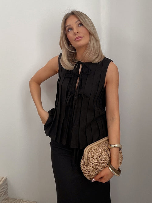 Lina topp -  black by A-View - Topp. 1+lagerCitySyd, 1+lagerJekta, 1+lagerMoa, 1+lagerSirkus, 1+lagerStrømmen, 1+lagerTrondheimTorg, 2026, 2601, ansattrabatt, Bluse og topp, Brando, brando-no, Dame, Mina, Publisert, Publisertsiste2måneder, Rabattkode, SHLP, T-shirts & Tops, YGroup_linatopp
