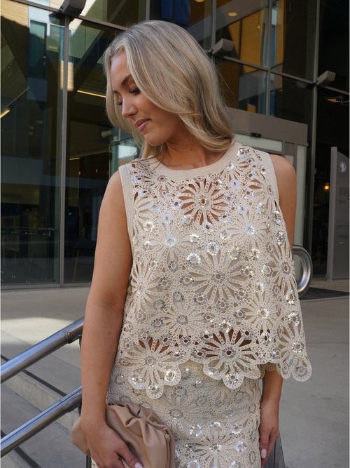 Lois bluse - beige by SUNCOO - Bluse. 1+lagerJekta, 1+lagerSirkus, 1+lagerStrømmen, 2026, 2601, ansattrabatt, Blouse, Bluse og topp, Brando, brando-no, Dame, Ekskluderte produkter, Pentøy, Publisert, Rabattkode, SHLP, YGroup_loisbluse