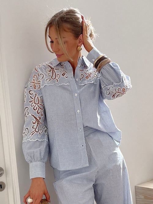 Leticia skjorte - blue by SUNCOO - Skjorte. 1+lagerSirkus, 1+lagerStrømmen, 2026, 2601, ansattrabatt, Blouse, Brando, brando-no, Dame, Ekskluderte produkter, mottatt30dager, opprettetsiste2måneder, Pentøy, Publisert, Rabattkode, SHLP, YGroup_leticiaskjorte