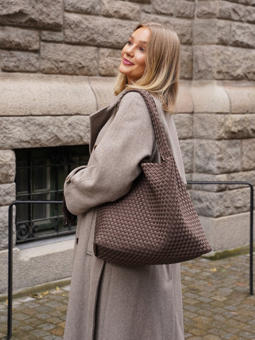 Woven scuba shopper + pouch - brown by Sui Ava - Tilbehør. 2026, 2604, Accessories, ansattrabatt, Brando, brando-no, Dame, mottatt30dager, Pentøy, Rabattkode, SHLP