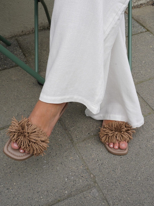 Fringes flower sandal - beige by INUIKII - Sko. 1+lagerStrømmen, 1+lagerTrondheimTorg, 2026, 2601, ansattrabatt, Brando, brando-no, Dame, Maikampanje26dame, Publisert, Rabattkode, SHLP, Shoes, YGroup_fringesflowersandal