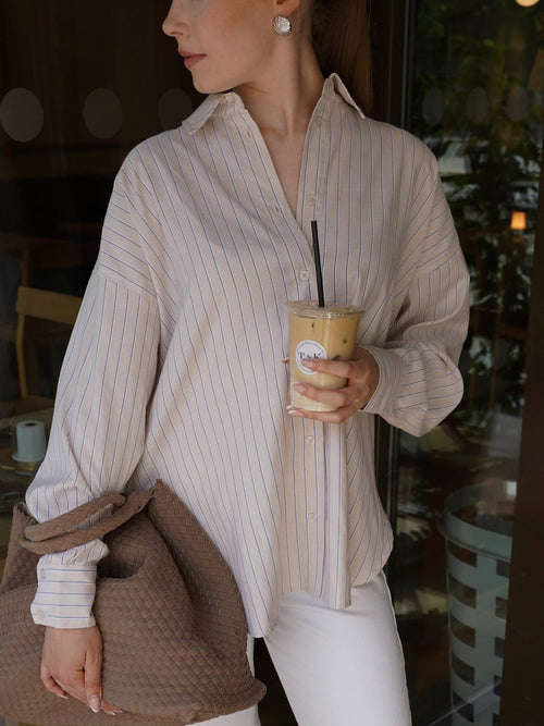 Brisa boxy skjorte - beige blue stripe by MbyM / Message - Skjorte. 1+lagerSirkus, 1+lagerTrondheimTorg, 2025, 2502, ansattrabatt, Brando, brando-no, Dame, mottatt30dager, Nyhet, Publisert, Rabattkode, SHLP, Tops, YGroup_brisaboxyskjorte