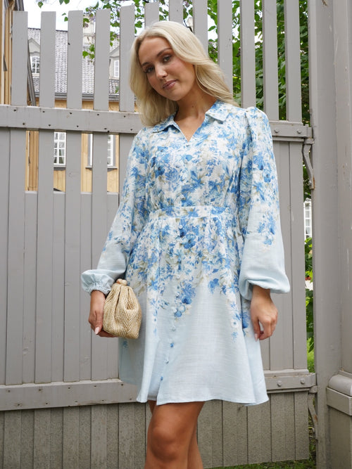 Cleo lin skjorte kjole - skyway by YAS - Kjoler. 1+lagerSirkus, 1+lagerTriaden, 1+lagerTrondheimTorg, 2026, 2601, ansattrabatt, Brando, brando-no, Dame, Dresses, opprettetsiste2måneder, Pentøy, Publisert, Rabattkode, SHLP, YGroup_cleolinskjortekjole