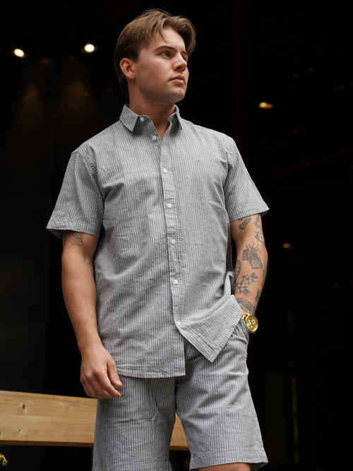 Luca striped skjorte kortermet - army/white by Clean Cut Copenhagen - Skjorte. 1+lagerSirkus, 1+lagerStrømmen, 1+lagerTriaden, 1+lagerTrondheimTorg, 2026, 2601, ansattrabatt, Brando, brando-no, mottatt30dager, opprettetsiste2måneder, Pentøy, Publisert, Rabattkode, Shirts, SHLP, YGroup_lucastripedskjortekortermet