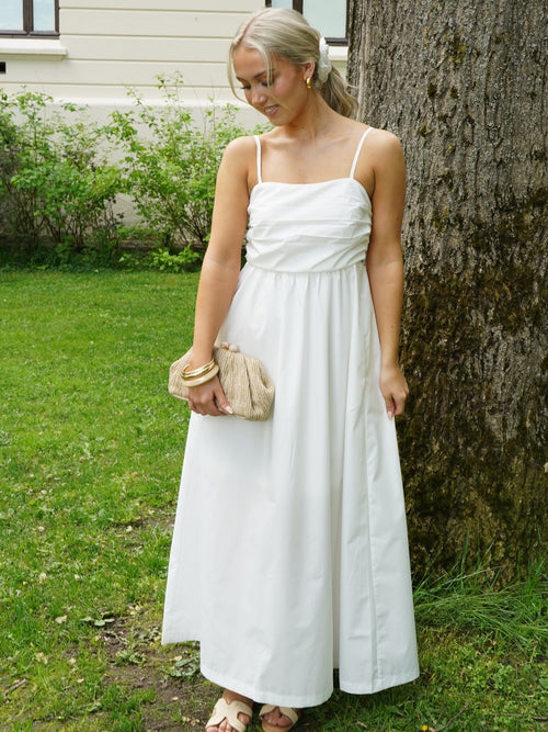 Malika kjole - white by Noella - Kjoler. 1+lagerSirkus, 1+lagerStrømmen, 1+lagerTriaden, 1+lagerTrondheimTorg, 2026, 2602, Aldrihattlager, ansattrabatt, Brando, brando-no, Dame, Dresses, mottatt30dager, Pentøy, Publisert, Rabattkode, SHLP, YGroup_malikakjole