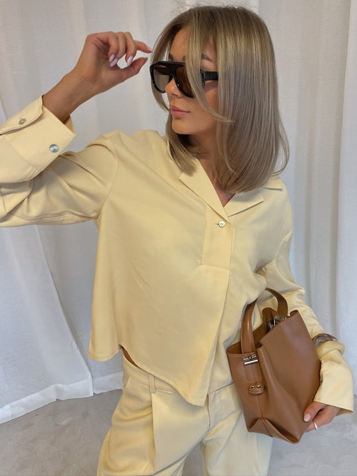 Elio genser - summer yellow by MbyM / Message - Genser. 1+lagerJekta, 1+lagerTrondheimTorg, 2025, 2502, Aldrihattlager, ansattrabatt, Brando, brando-no, Dame, Mangler berikelse, Mangler beskrivelse, MbyM / Message, mottatt30dager, Ordinær, Publisert, Rabattkode, SHLP, T-shirts & Tops, YGroup_eliogenser