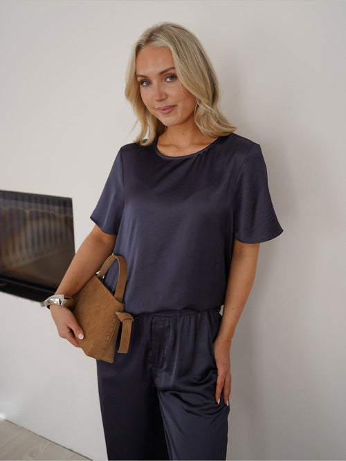 Nivara topp - bering blue by MbyM / Message - Bluse. 1+lagerSirkus, 1+lagerStrømmen, 1+lagerTriaden, 1+lagerTrondheimTorg, 2025, 2502, Aldrihattlager, ansattrabatt, Bluse og topp, Brando, brando-no, Dame, mottatt30dager, Pentøy, Publisert, Rabattkode, Shirts, SHLP, YGroup_nivaratopp