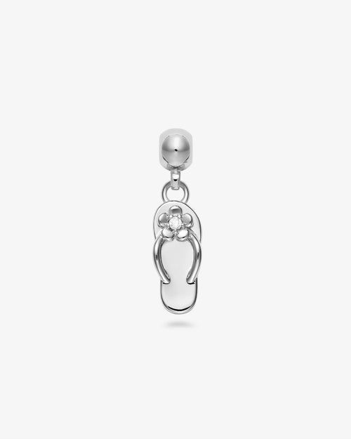 Flip flop charm - silver by WHO IS SHE - Tilbehør. 2026, 2603, ansattrabatt, Brando, brando-no, Dame, Jewellery, mottatt30dager, opprettetsiste2måneder, Pentøy, Rabattkode, SHLP