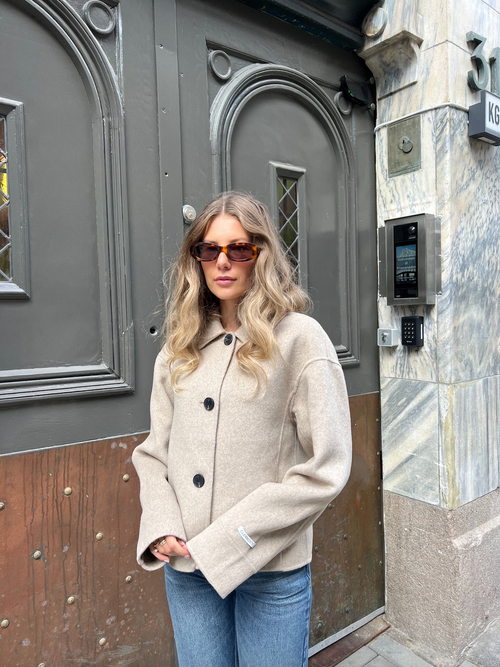 Ally ull jakke - sand by Clermonte - Yttertøy. 2026, 2601, Brando, brando-no, Dame, mottatt30dager, Outerwear, SHLP