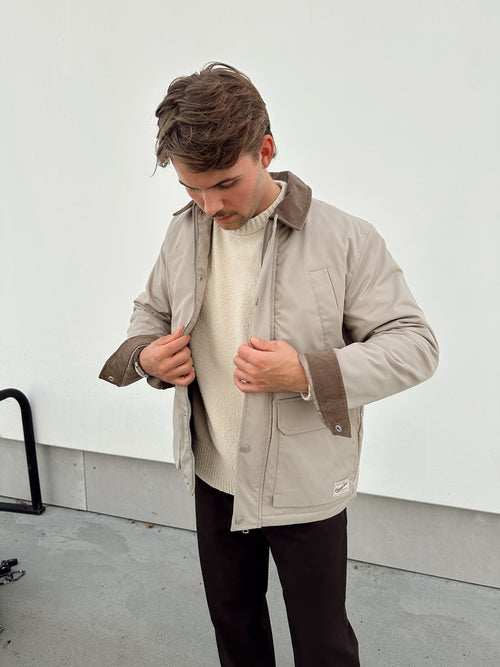 Norrebro padded barn jacket - crockery by Jack&Jones - Yttertøy. 2025, 2504, ansattrabatt, Brando, brando-no, Herre, Nyhet, opprettetsiste2måneder, Outerwear, Publisert, Publisertsiste2måneder, Rabattkode, SHLP