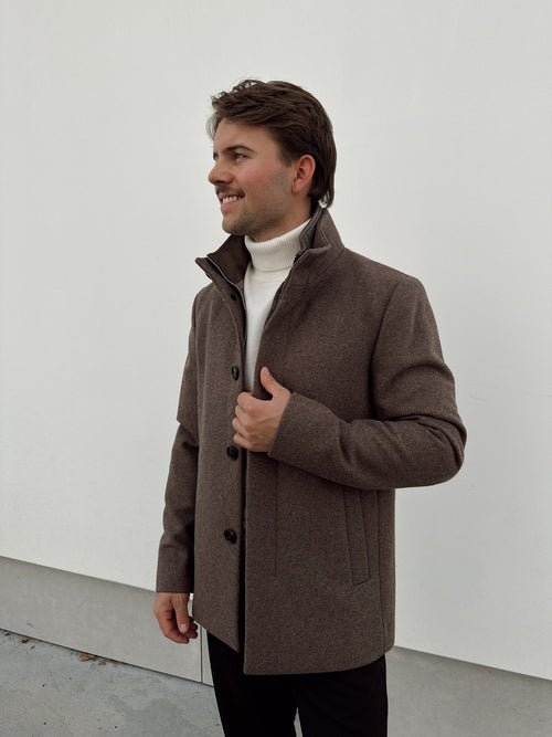 Harvey frakk kort - walnut by Matinique - Yttertøy. ansattrabatt, Arkiveres?, Brando, brando-no, Herre, Herreordinær, Matinique, mottatt30dager, NOOS, Nyhet, Ordinær, Outerwear, Pentøy, Publisert, Publisertsiste2måneder, Rabattkode, SHLP, YGroup_harveyfrakkkort