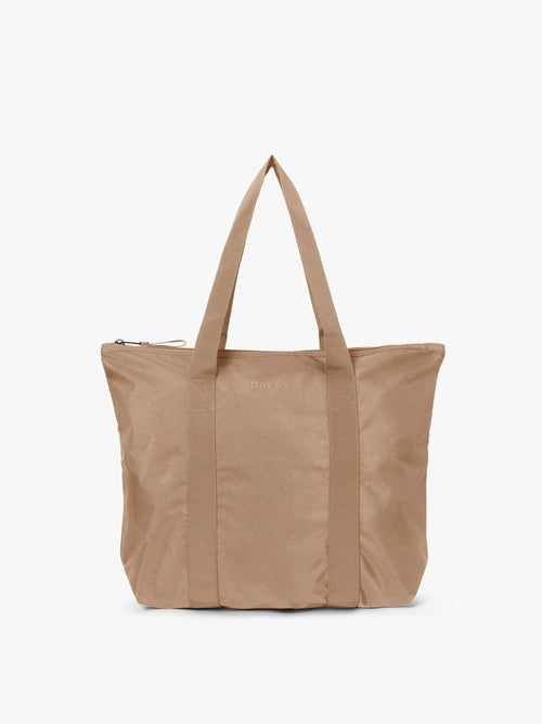 Beige shopper-veske med lange skulderhanker og glidelås på toppen, sett forfra