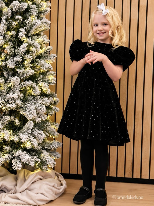 MANDY DRESS - BLACK by 27 KIDS - Kjoler. 2026, 2604, ansattrabatt, Barn, Brando, brando-no, brandokids, Dresses, Jente, mottatt30dager, opprettetsiste2måneder, Pentøy, Rabattkode, SHLP