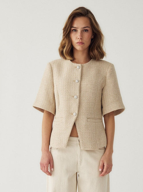 Kasaundra blazer light sand - på modell