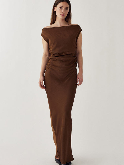 Mignonette kjole i toffee - front, modellbilde
