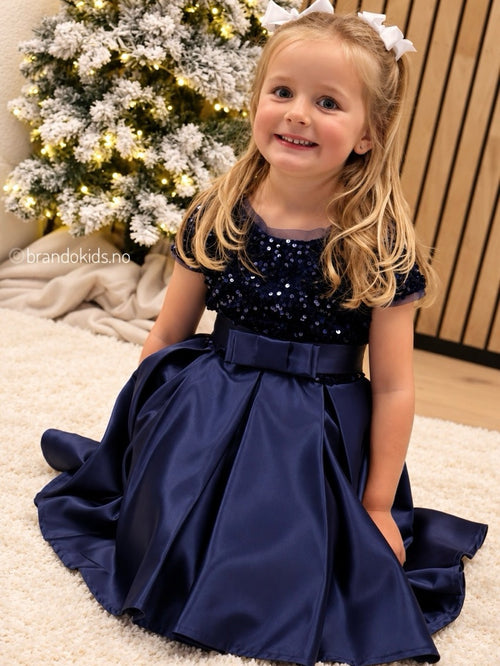 SARA KJOLE - NAVY BLUE by 27 KIDS - Kjoler. 2026, 2604, ansattrabatt, Barn, Brando, brando-no, brandokids, Dresses, Jente, mottatt30dager, opprettetsiste2måneder, Pentøy, Rabattkode, SHLP