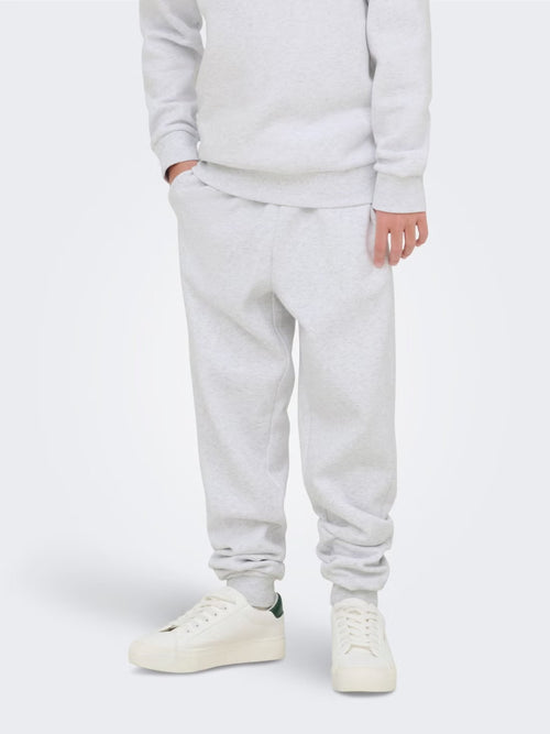 CERES JOGGEBUKSE - Super Light Grey Melange by ONLY & SONS JUNIOR - Bukser. 2025, 2504, Barn, Brando, brando-no, brandokids, Gutt, mottatt30dager, Pants, SHLP