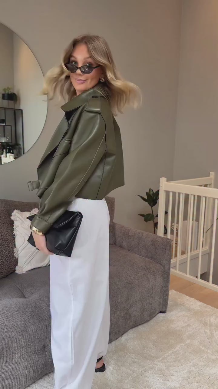 Brando: Must have leather jacket👋🏼

#bestselger #helenestudios #leatherjacket #fallstyle #brandono