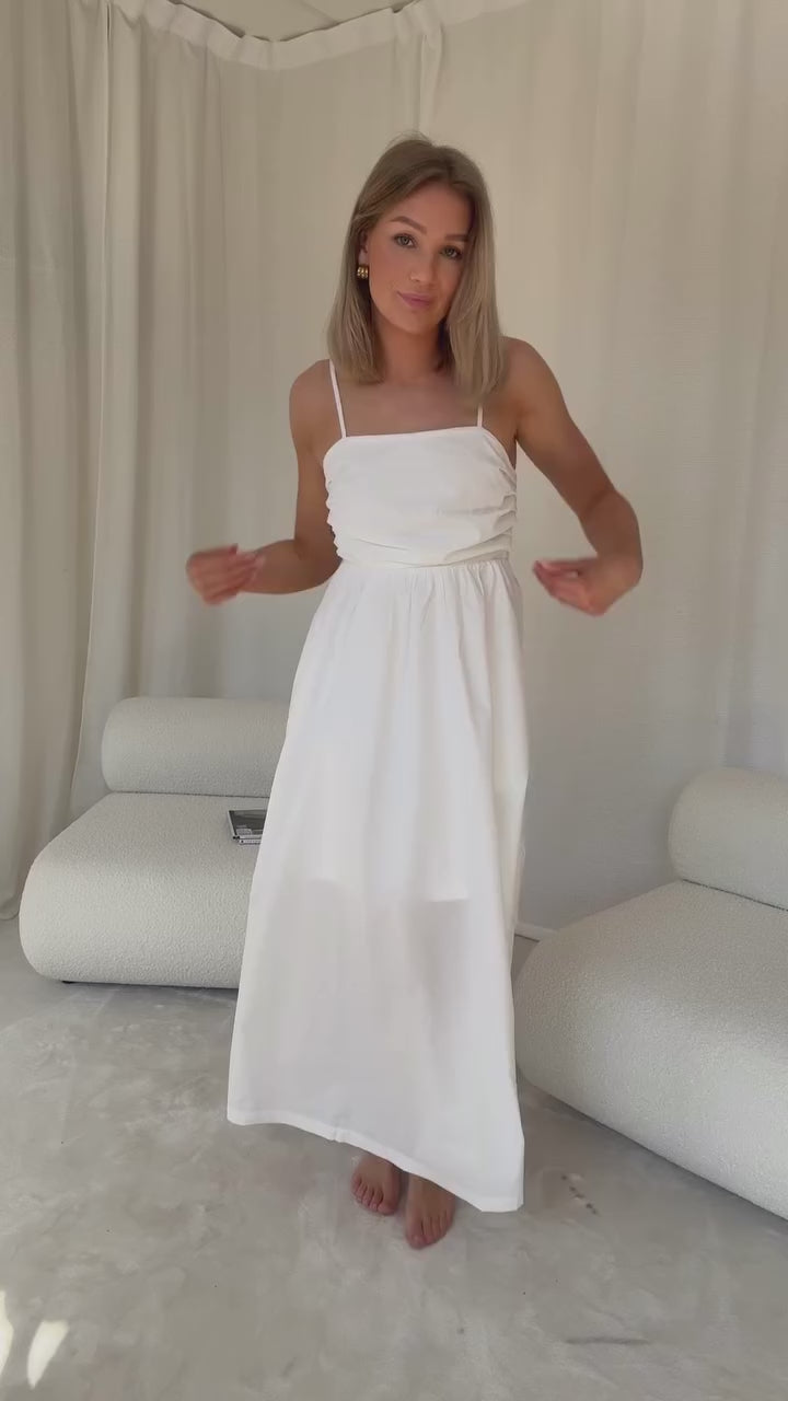 Brando: White summer dress🤍

Malika kjolen fra Noella er en favoritt!

#noella #malikadress #trending #brandono #sommerkjole