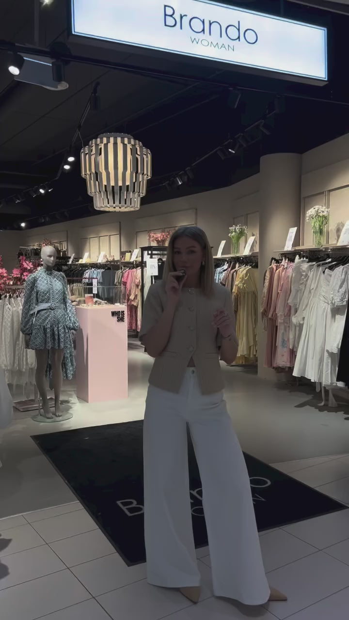 Brando: Maria viser dere klokkene fra Who Is She✨

#whoisshe #trending #brandono #watches