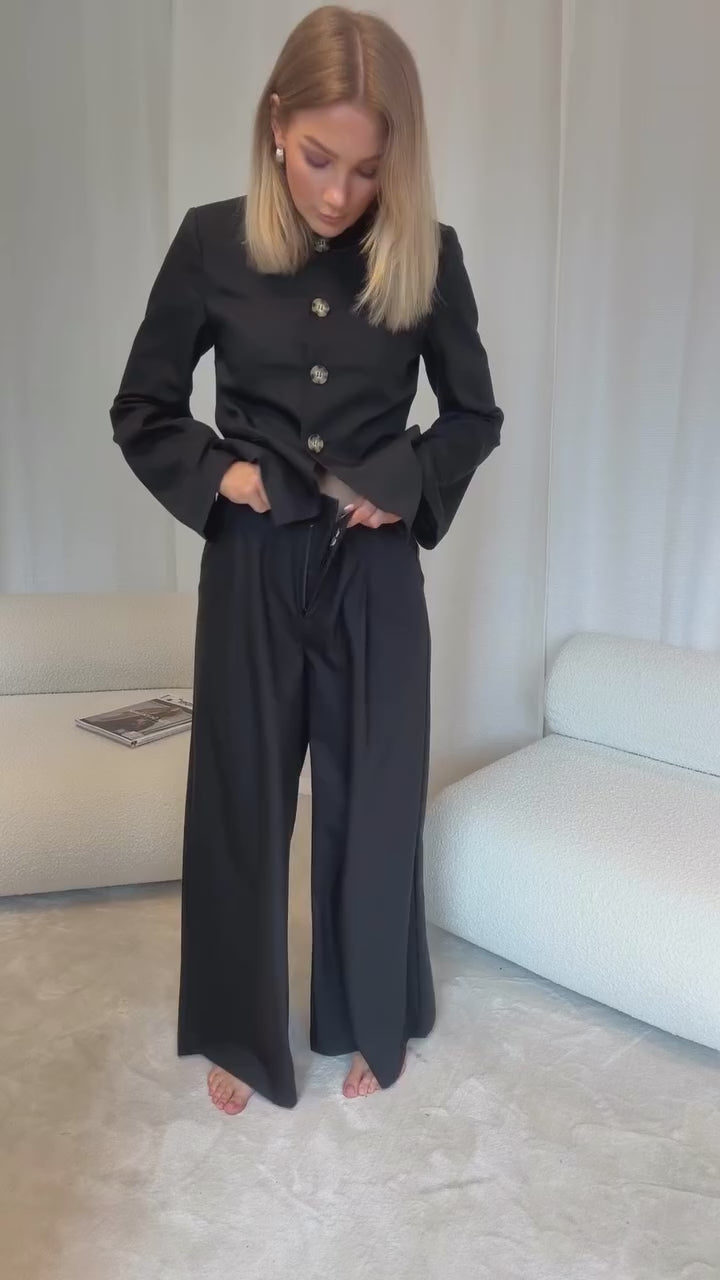 Brando: Favorite suit - fra Noella🖤

Finnes i flere farger og overdel med kort arm✨

#suitup #noella #grwm #brandono #trending