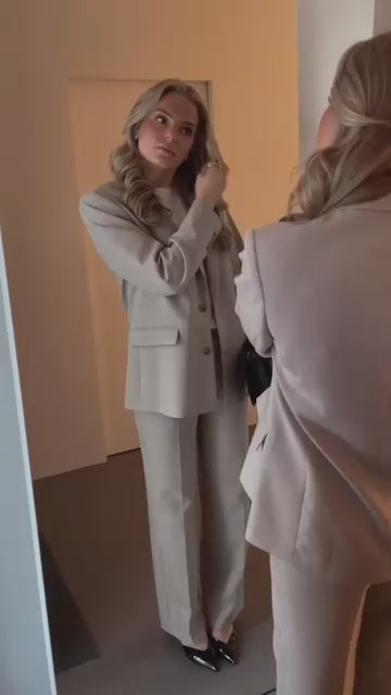 Brando: Rita dress fra Selected Femme 🤍 Vi elsker denne fargen! 🔥