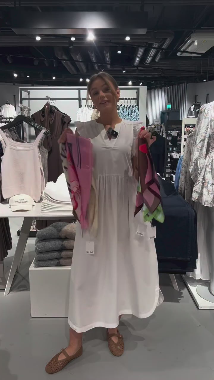 Brando: Maria viser freshe sommerlige silkeskjerf🩷✨

#silkeskjerf #trending #suiava