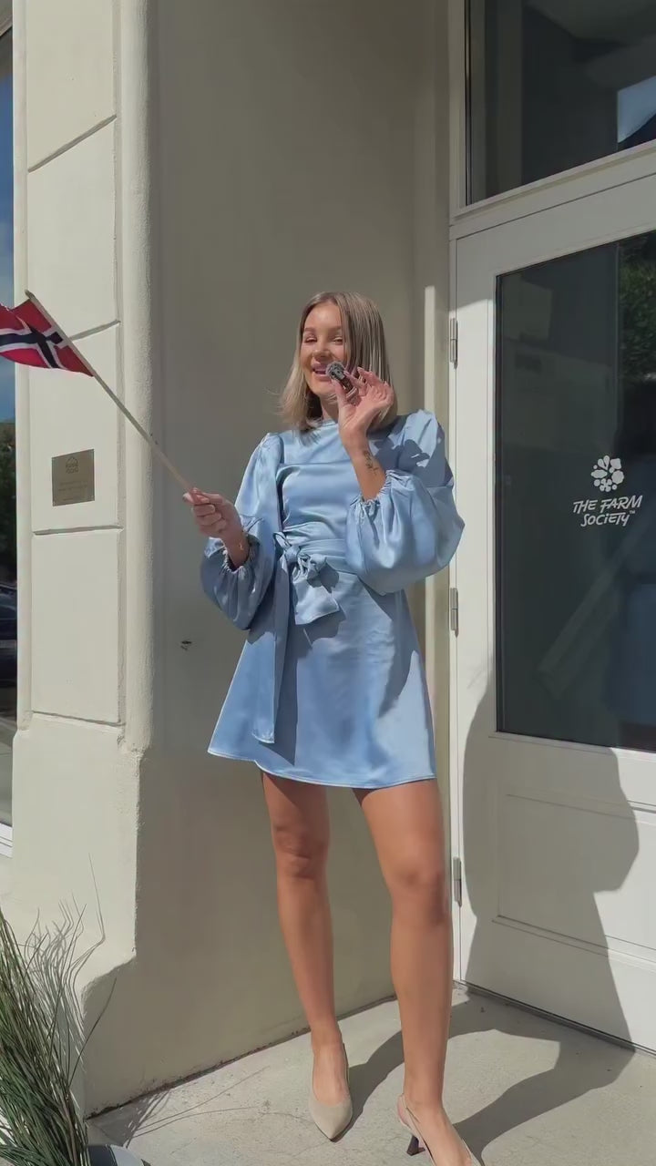 Brando: Gratulerer så my med dagen alle sammen🇳🇴✨

Vi i Brando ønske dere en nydelig 17.mai feiring🤍