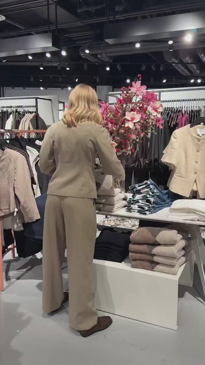 Brando: Hva er deres nye favoritt trend?✨🍂

#trending #brandono #falltrend #ballongbukse
