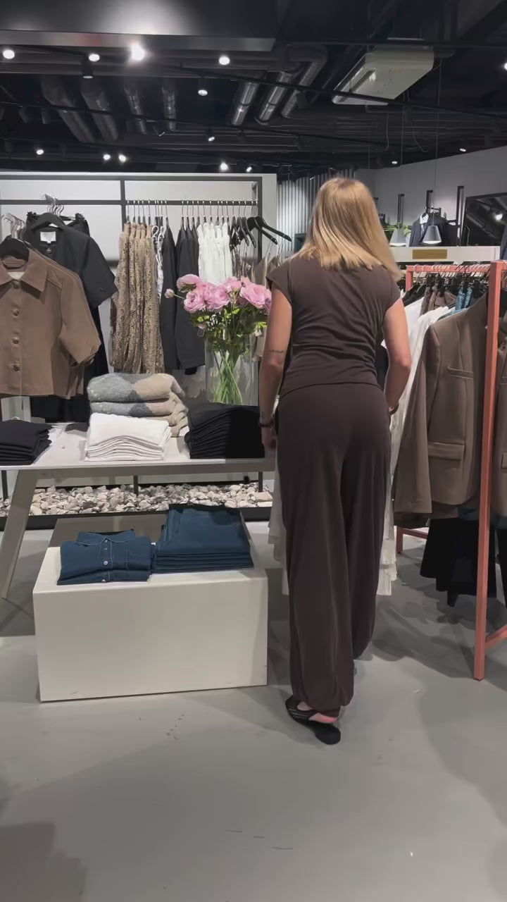 Brando: Maria viser topp tre baseplagg🤎☁️

#basics #trending #brandono #backtowork