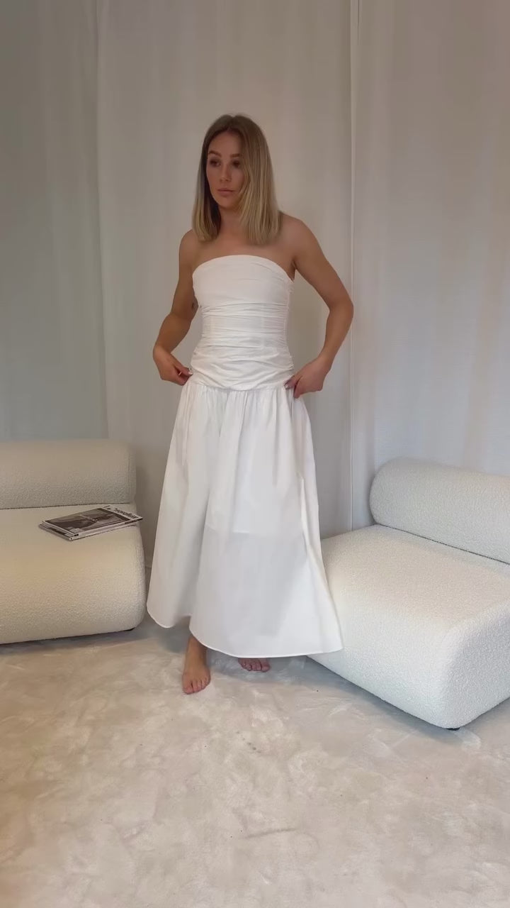 Brando: Get ready in Mya tube dress🤍☁️

#helenestudios #trending #brandono