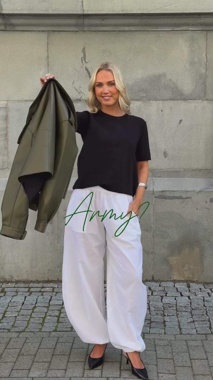 Brando: Hvilken er din favoritt? Vi 🫶🏼 skinnjakken fra @helenestudiosofficial!