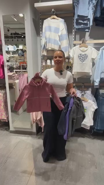 Brando Kids: GIVEAWAY 🎉(avsluttet) Gratulerer Anita Andreassen! 

Nå kan du vinne en valgfri Coma softshelljakke fra 27 kids! Alt du 