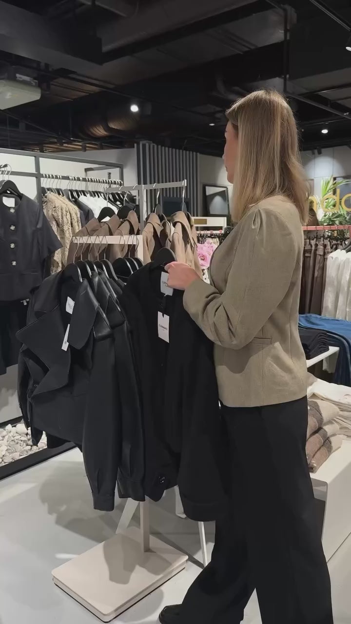Brando: 3 kjappe med Maria👋🏼

#outfitinspo #trending #helenestudios #brandono #3kjappe