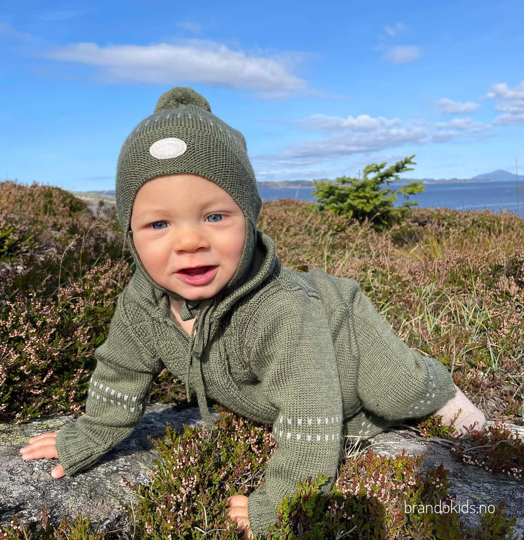 Brando Kids: Søteste lille i det nydelige settet fra Lillelam i fargen Oliven!🤍
.
@brandokids.no #brandokids #ull #merinoull #ullergu