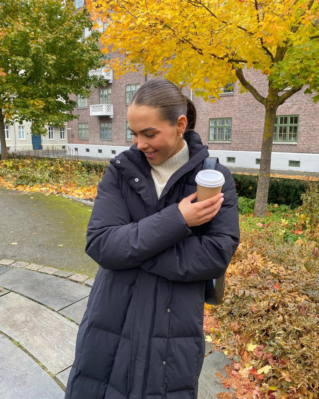 Brando: Favoritt vinterkåpa! 🤩 Nita jakke inneholder 70% dun og har god lengde. Med denne kan du være sikker på at du holder deg