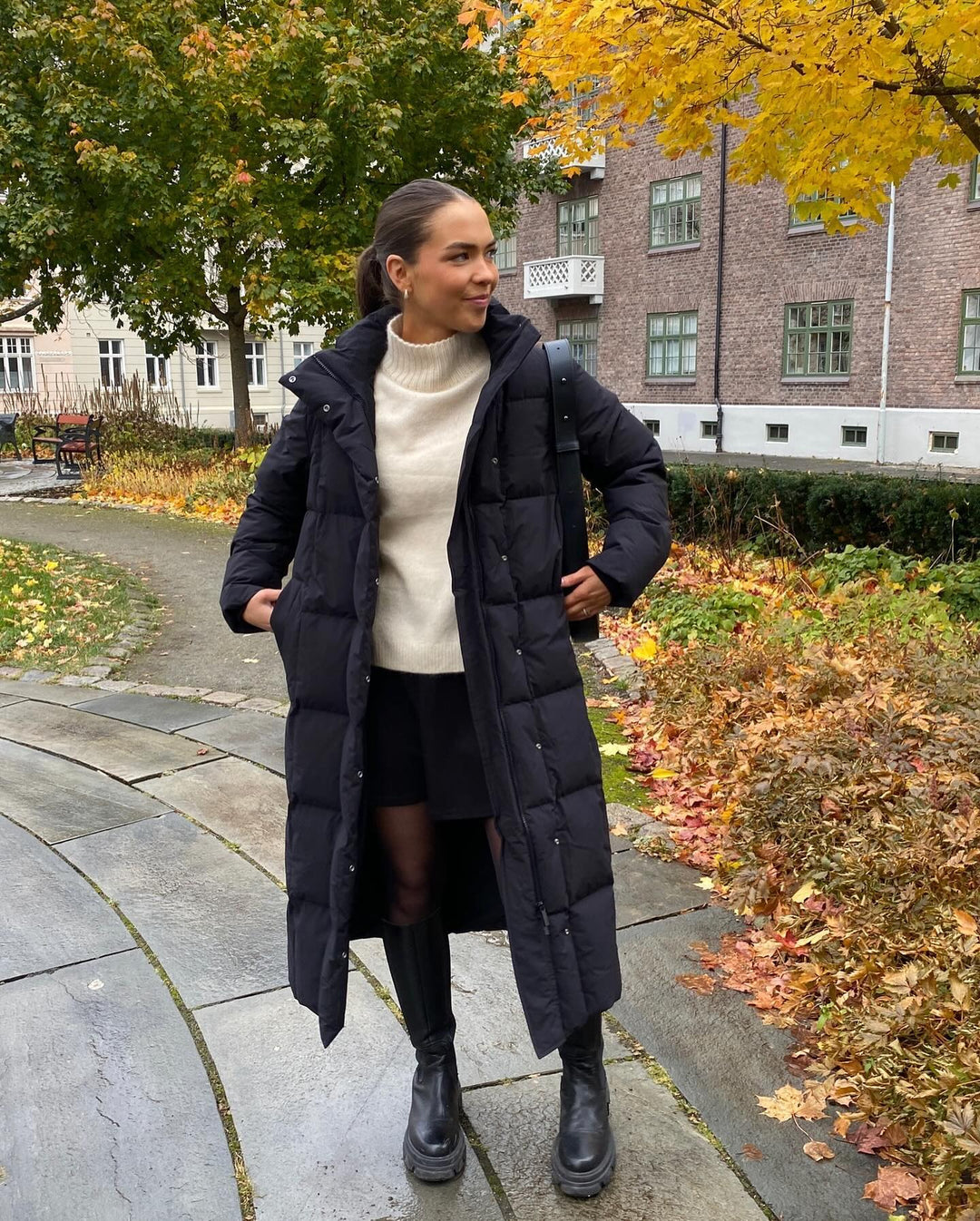 Brando: Favoritt vinterkåpa! 🤩 Nita jakke inneholder 70% dun og har god lengde. Med denne kan du være sikker på at du holder deg