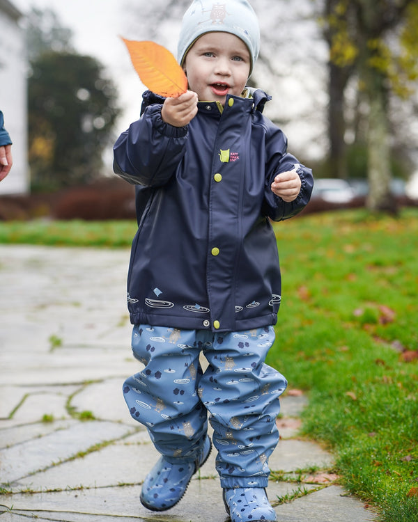 Brando Kids: Plask regnsett fra Kattnakken!☔️

Dette settet har alt og mer til!👏🏻 Jakke og bukse i PU kvalitet med børstet innside. D