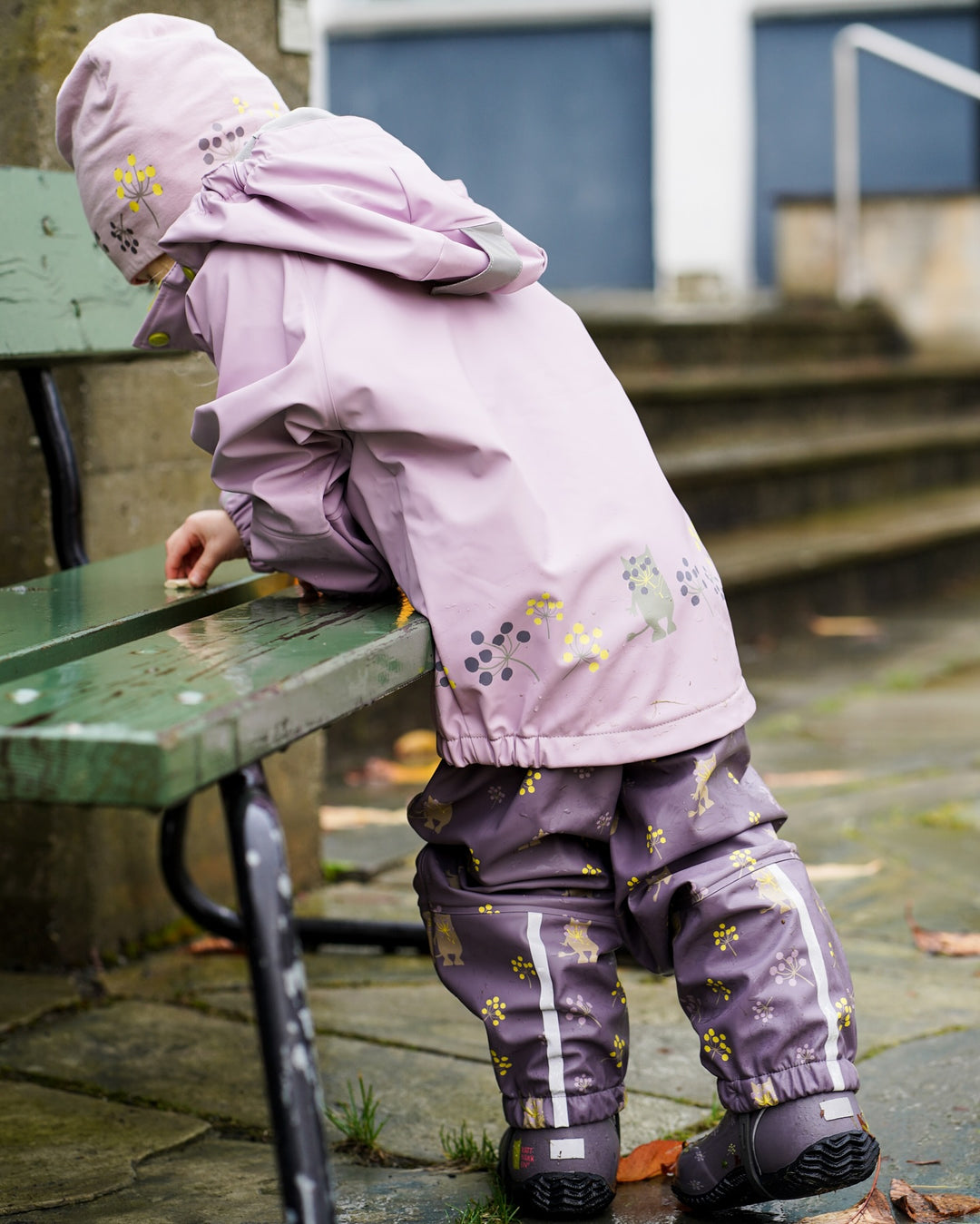 Brando Kids: Plask regnsett fra Kattnakken!☔️

Dette settet har alt og mer til!👏🏻 Jakke og bukse i PU kvalitet med børstet innside. D