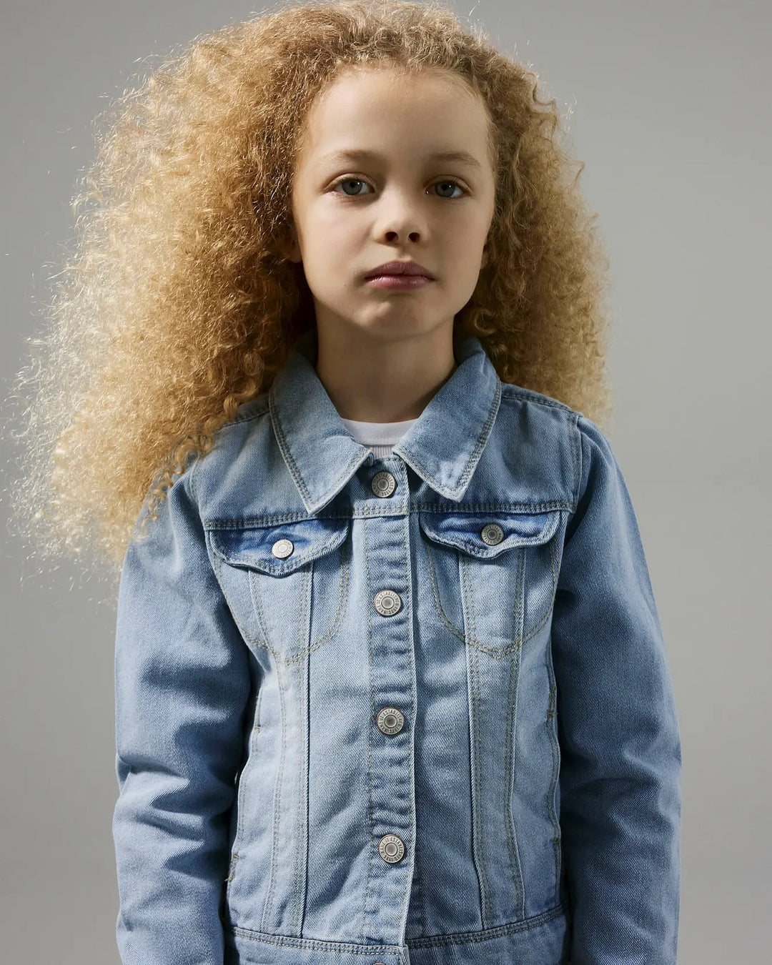 Brando Kids: Elsk på denne fine denim jakken vi har fått inn!🤩 Stilig og behagelig jakke som passer til absolutt alt!👏🏻
Perfekt til å