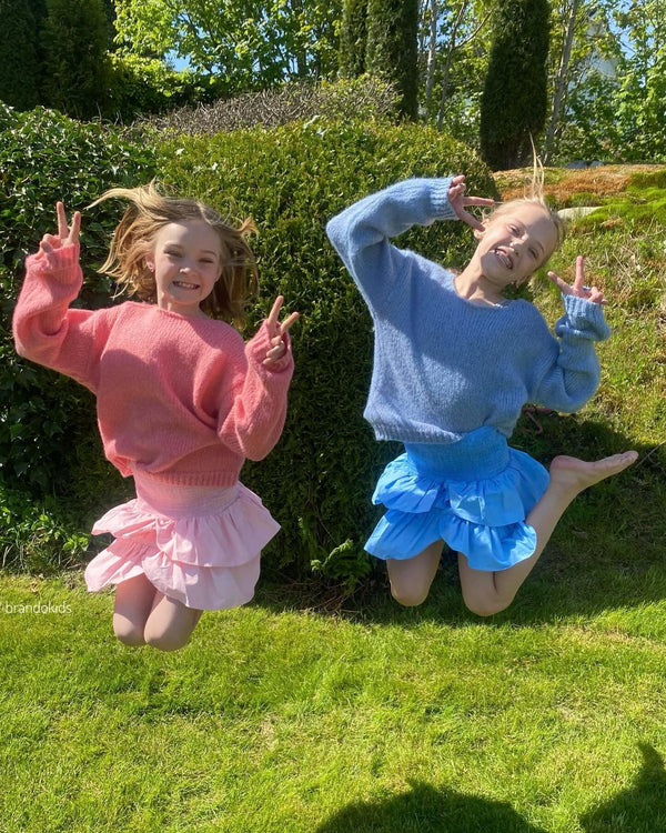 Brando Kids: Vi er hoppende glade for at dette deilige været ser ut til å fortsette neste uke!☀️ Klikk deg inn på brandokids.no og ta