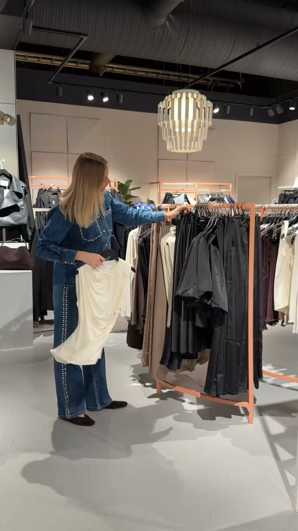 Brando: Vi er i mellomsesongen, og her er 3 jakker som er perfekt nå🍂☺️

#falljacket #fallstyle #trending #brandono