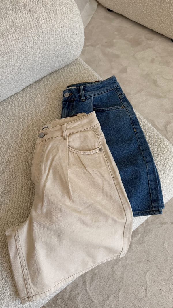 Brando: Styling jeans shorts for summer🩵

#jeansshorts #trending #summer #selectedfemmme