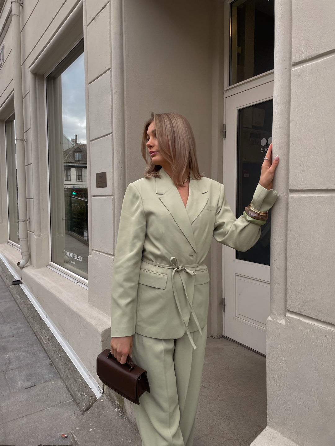 Brando: Ellie suit🌿

Ny favoritt i garderoben, finnes i hvit og grønn🤍

#selectedwoman #newin #spring