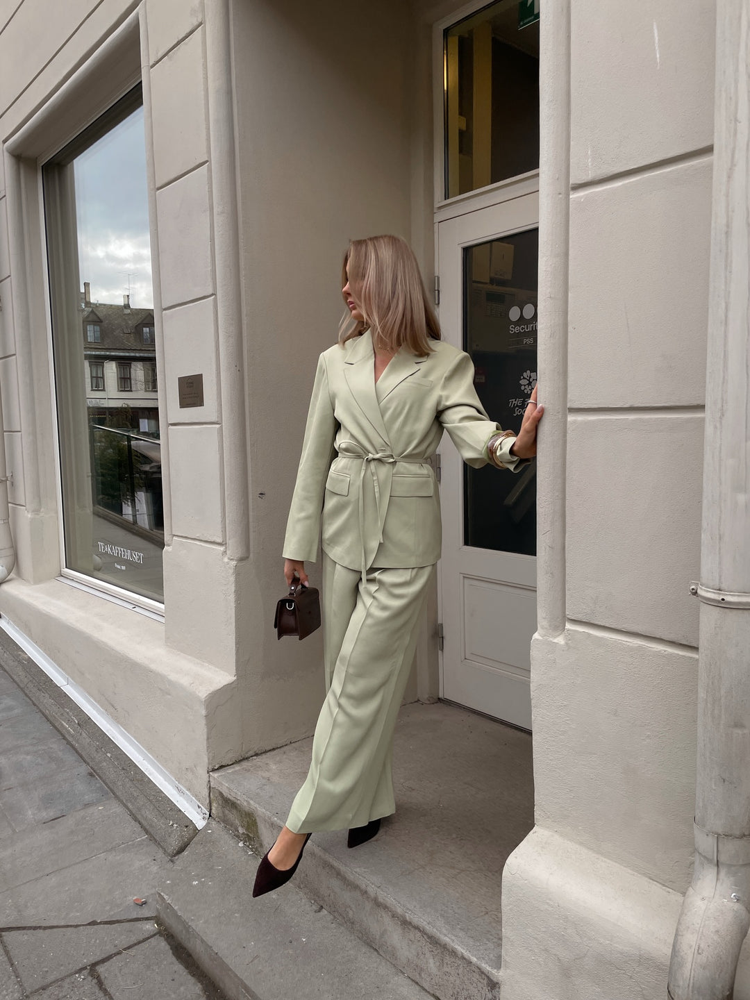 Brando: Ellie suit🌿

Ny favoritt i garderoben, finnes i hvit og grønn🤍

#selectedwoman #newin #spring