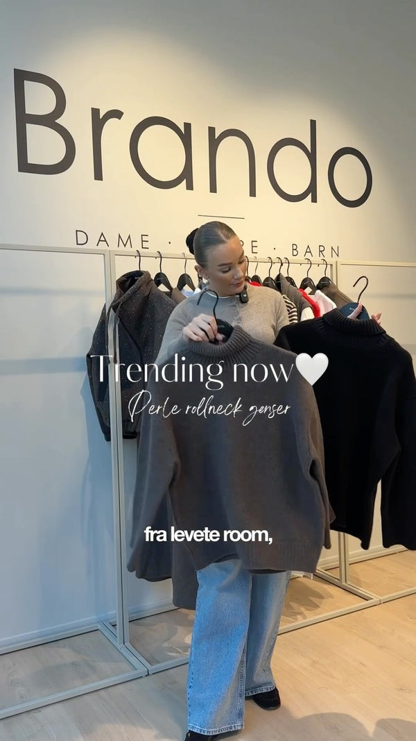 Brando: Trending: cozy og nydelig strikk fra Levete Room🤎

Denne er i mohair- og kasjmirblanding og fås i to bruntoner🍂

#perl